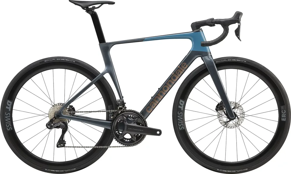 Silniční kolo Cannondale SuperSix EVO 2 v modré barvě s výbavou Shimano Ultegra Di2