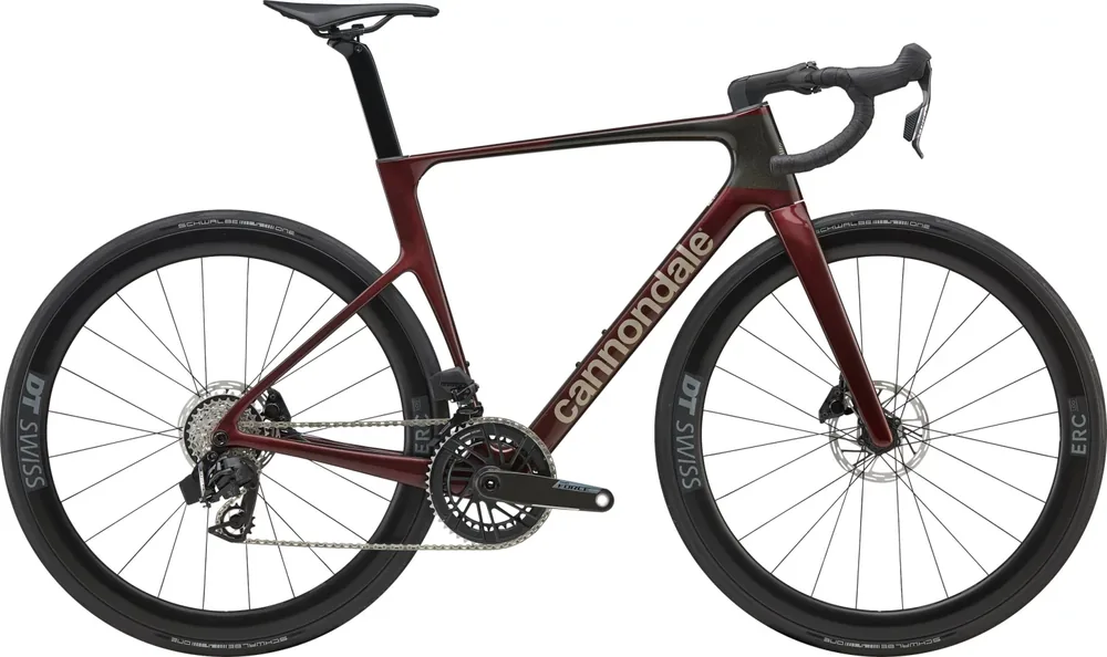 Silniční kolo Cannondale SuperSix EVO 3 v červené barvě s výbavou Sram Force AXS