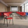 Plastová židle SMART - černé nohy s područkami, červená